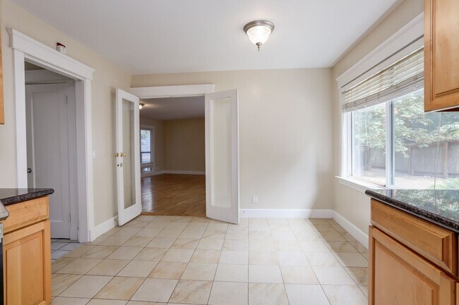Building Photo - 3 Bed / 2 Bath Woodside home on large lot ...