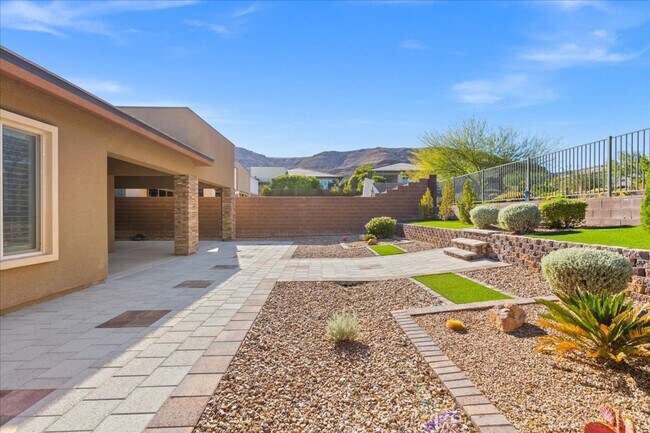 Building Photo - Lovely Home!