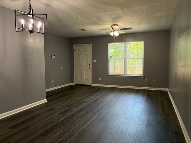 Building Photo - 902 Tomahawk Ct