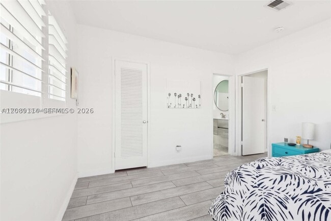 Building Photo - 1187 Hillsboro Mile