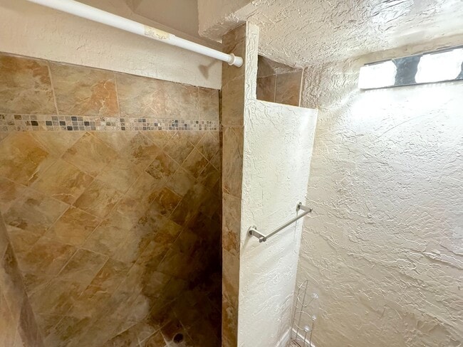 Building Photo - West El Paso/Canutillo 6bed/4bath refrig A/C Home!