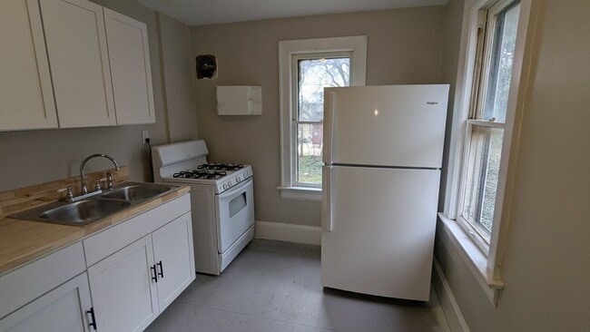 Building Photo - Atlas Investment Group, LLC (569 Allyn St ...