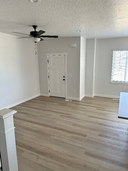 Building Photo - 4138 Hillscape Cir