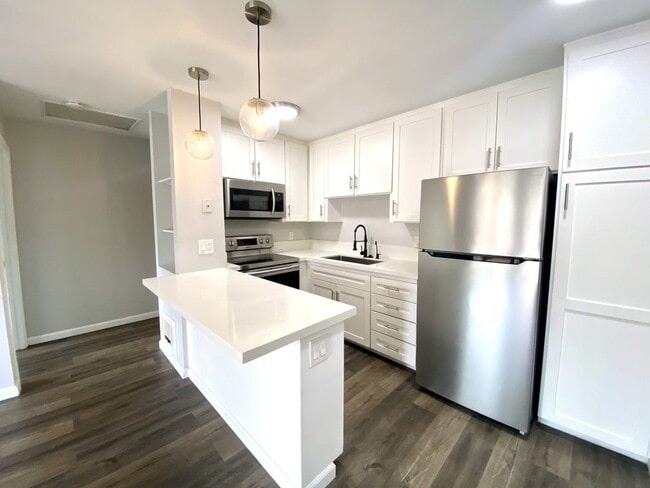 Building Photo - 1 Bedroom, 1 Bathroom condo in Friars Pointe HOA