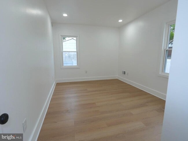 Building Photo - 3200 Calvert Ave