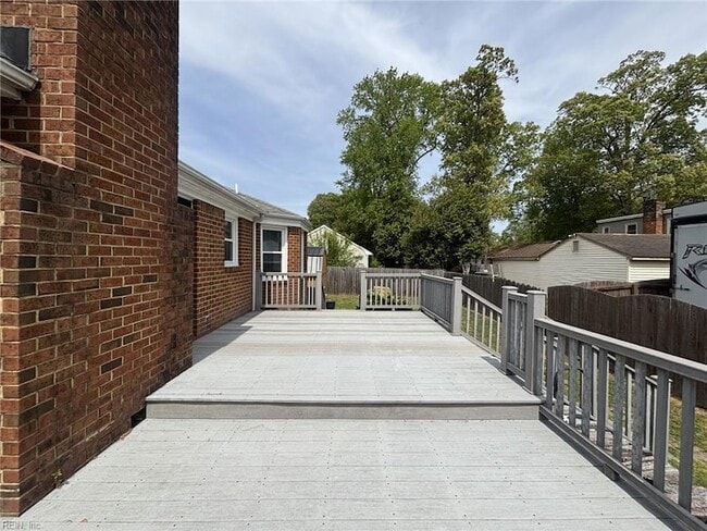 Building Photo - 605 Treemont Ct