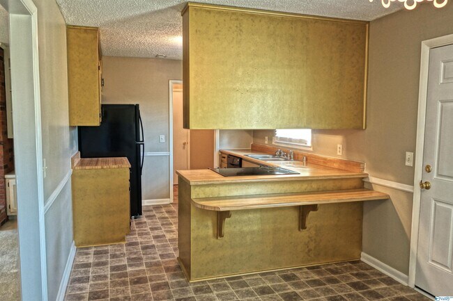 Building Photo - 2217 Villaret Dr SW