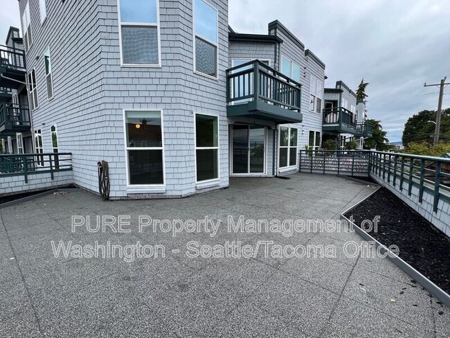 Building Photo - 2920 Alki Ave SW