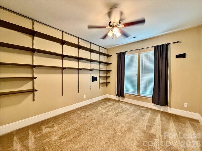 Building Photo - 10141 Loch Lomond Dr