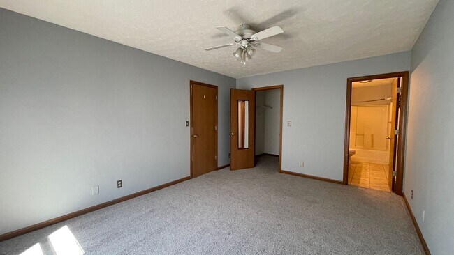 Building Photo - 2417 Depauw Dr