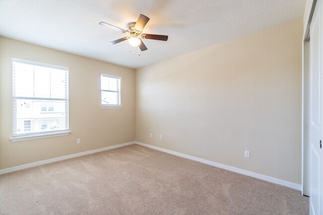 Building Photo - Beautiful Energy Efficient 3/2.5 Townhome ...