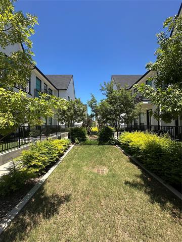 Building Photo - 128 Gdn Ct W