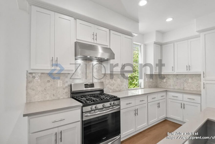 Building Photo - 1462 Longitude Dr