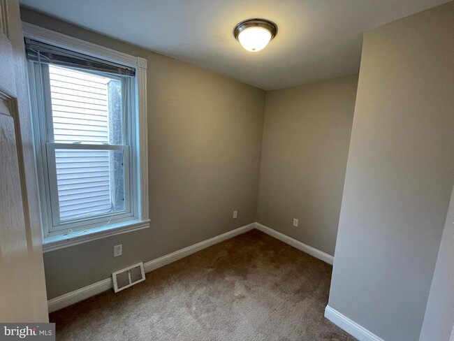 Building Photo - 3157 Cedar St