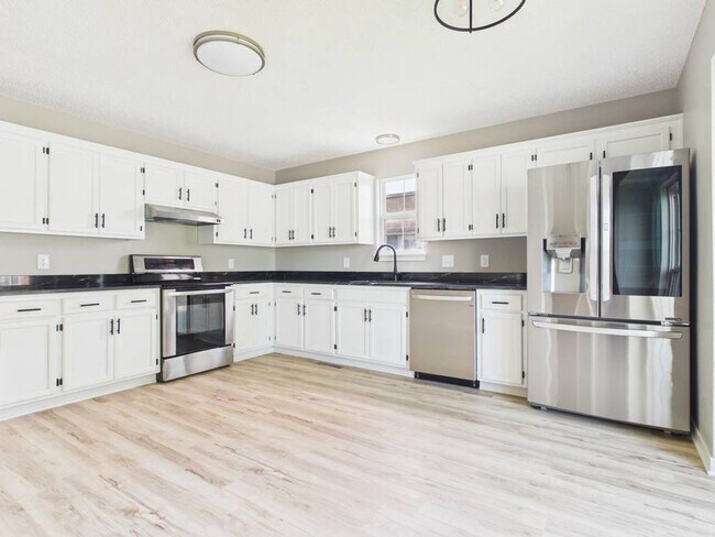 Building Photo - 1206 Foxridge Dr