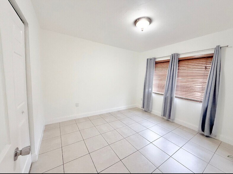 Building Photo - 7917 SW 104th St