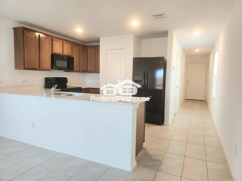 Building Photo - 131 Plumcove Dr