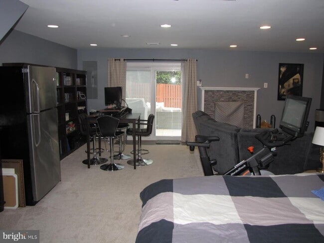 Building Photo - 9031 Blarney Stone Dr