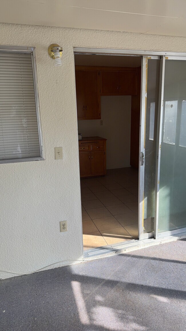 Building Photo - 811 S State St