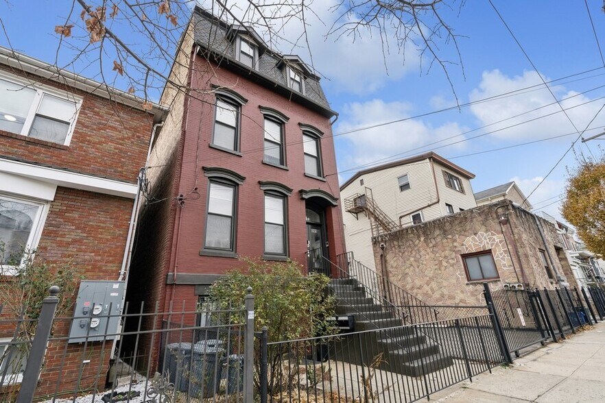 Building Photo - 591 Bramhall Ave