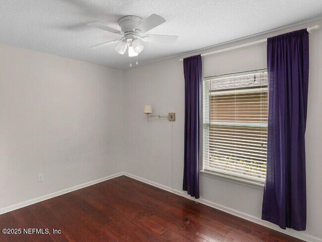 Building Photo - 1520 Summerdown Way