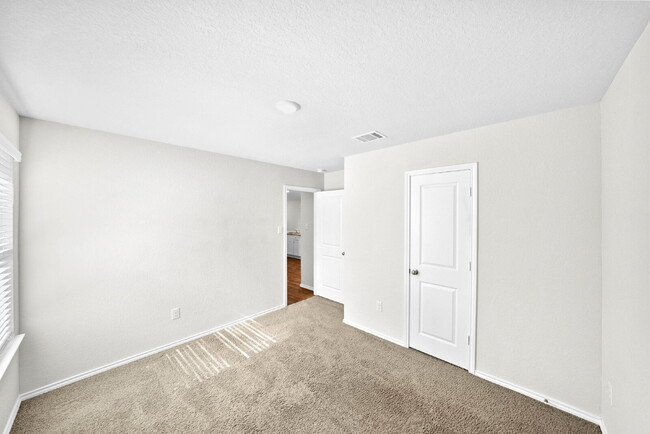 Building Photo - 3 Bedroom Rental in Convenient West San An...