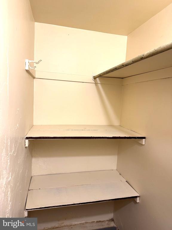 Building Photo - 725 W Broad St