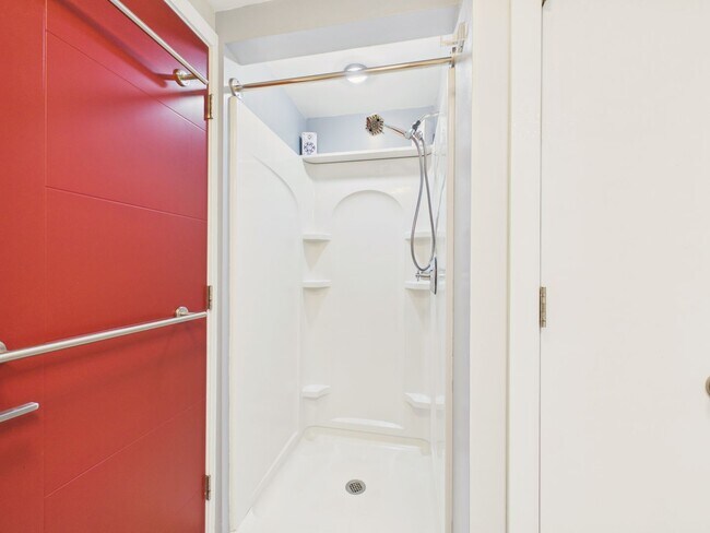 Building Photo - 1017 N Front St