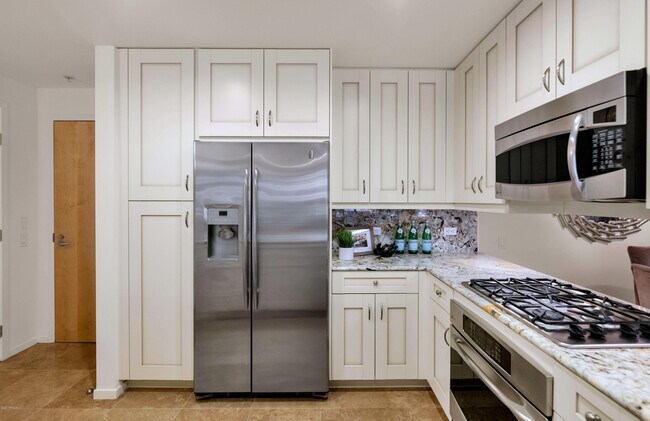 Building Photo - 7161 E Rancho Vista Dr