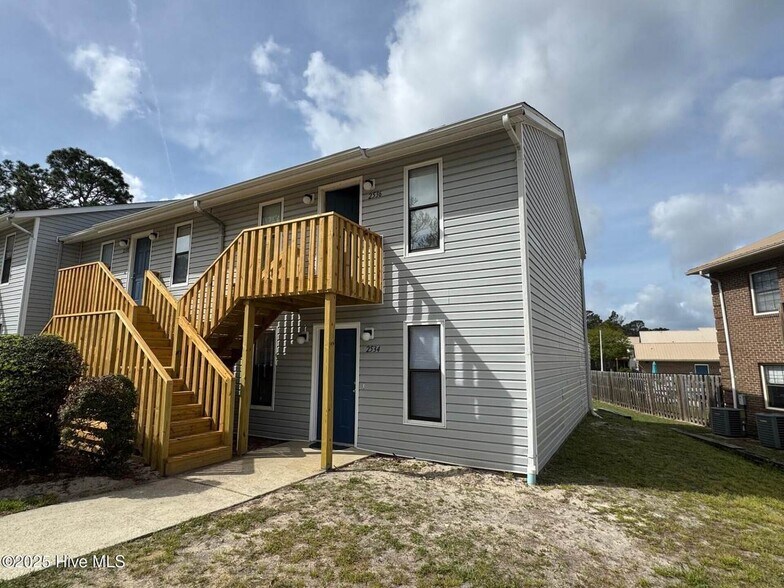 Building Photo - 2536 Flint Dr