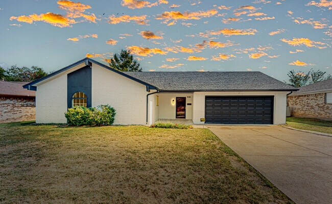 Primary Photo - 2116 Northmoor Dr