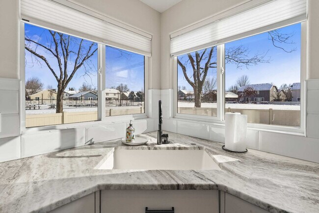 Building Photo - 2549 W Tango Creek Dr