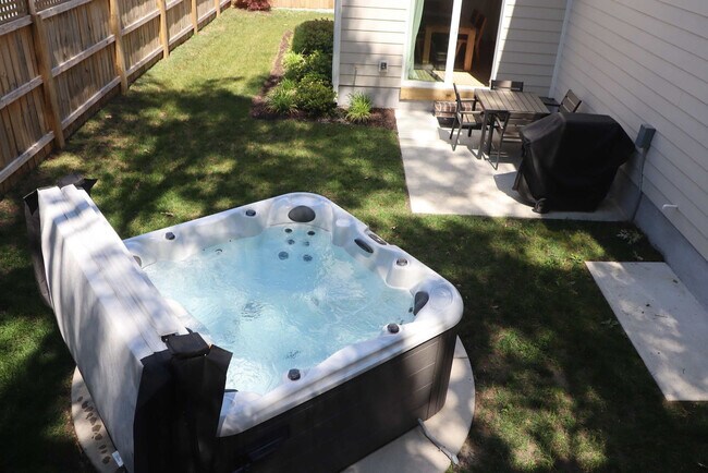 Building Photo - 407-22 1/2 22 1/2 St