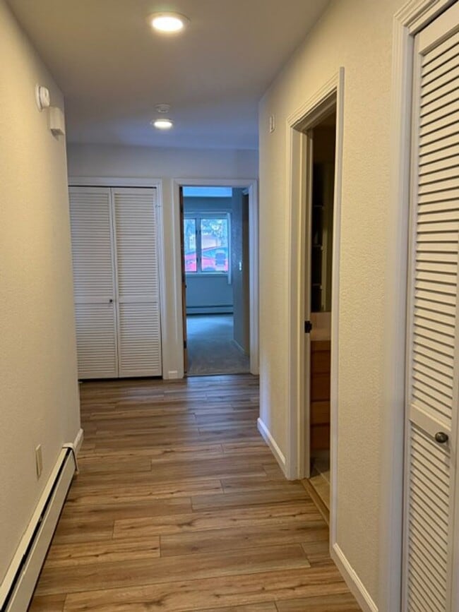 Building Photo - One-level living with garage close to Incline beaches