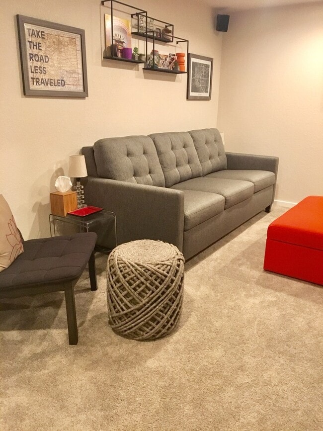 Building Photo - Lovely and Light Open Concept Louisville H...