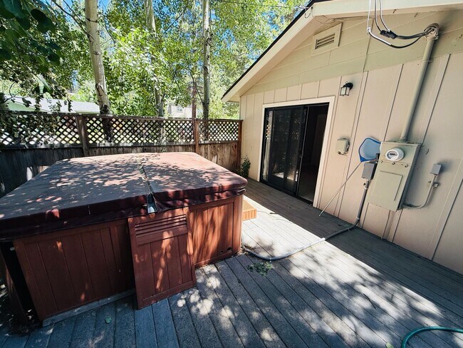 Building Photo - Pet Friendly 4 bed 2 bath house for rent at 1222. Jobs Peak