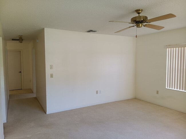 Building Photo - 2 bedroom 2 bathroom Large House for rent ...