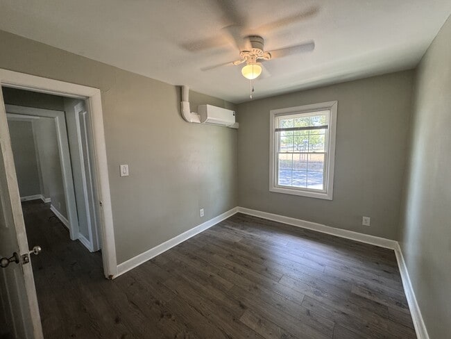 Building Photo - 2101 Montclair Ave