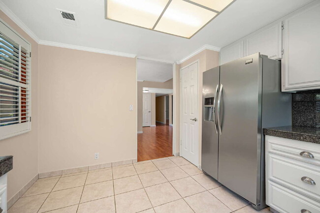 Building Photo - Fabulous condominium home on 6th Fairway of El Macero Country Club.