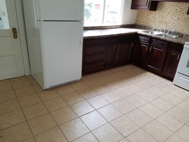 Building Photo - Morgan Park townhouse, newly remodelled