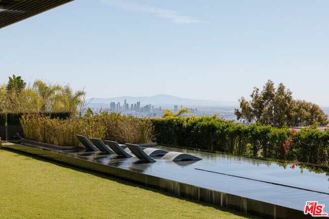 Building Photo - 9344 Nightingale Dr