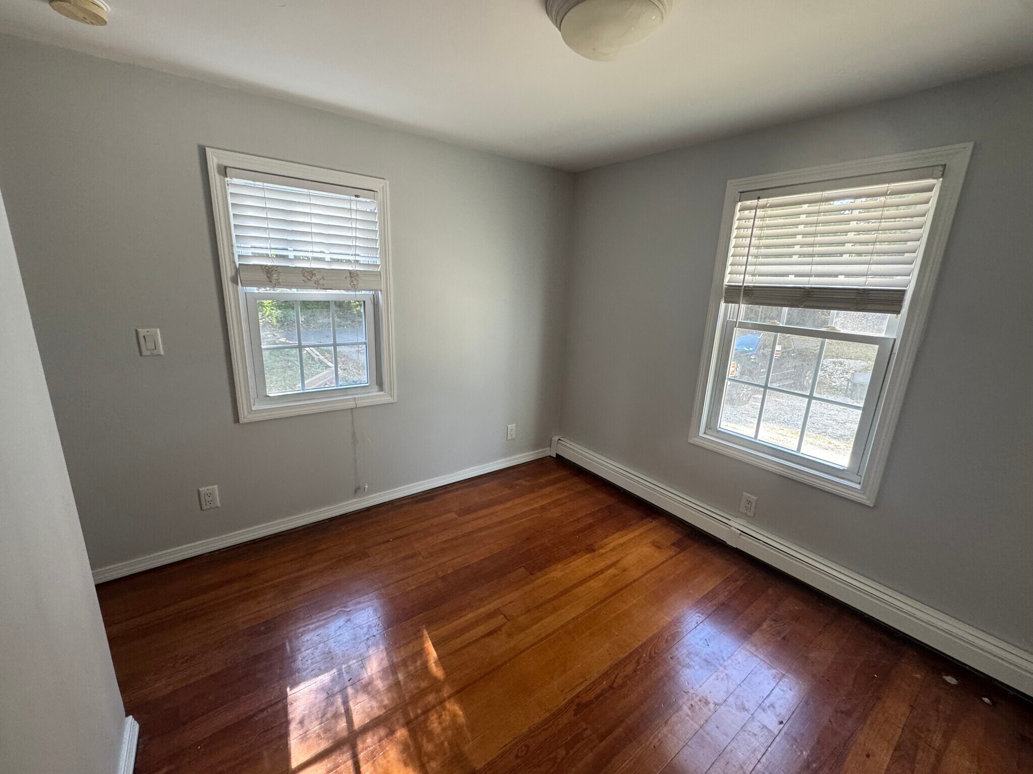 Building Photo - 110 N Country Rd