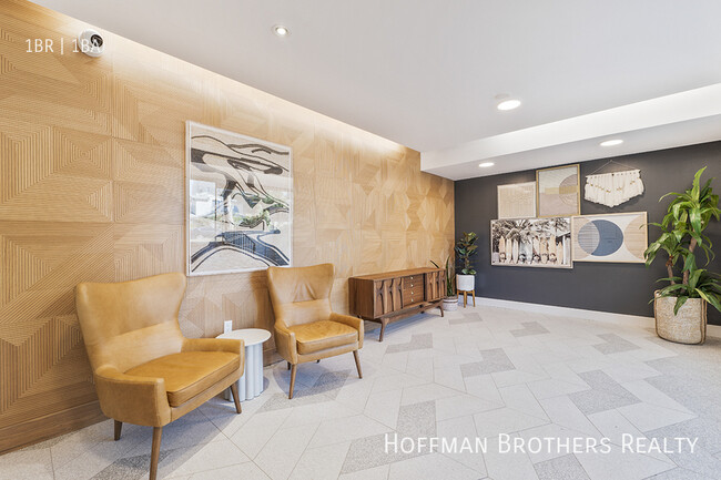 Building Photo - 823 3rd St
