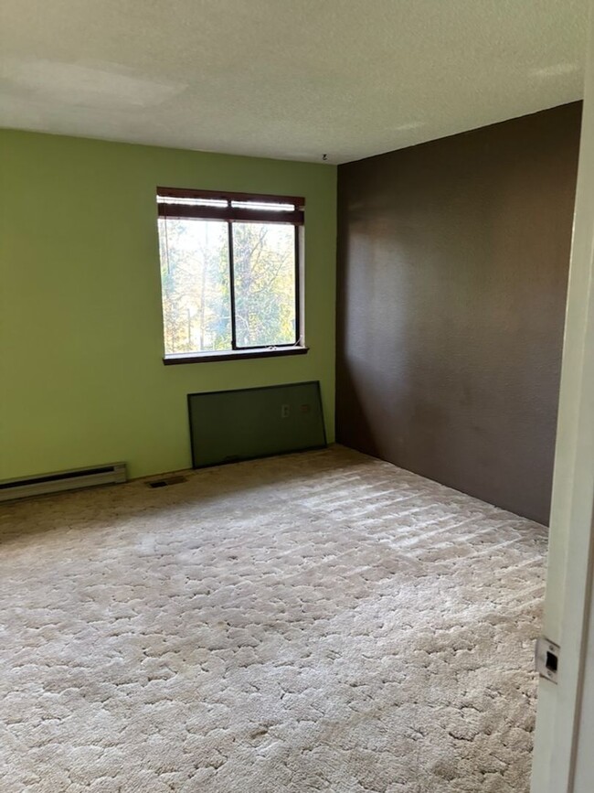 Building Photo - Spacious 3 Bedroom Home for Rent in Whatco...