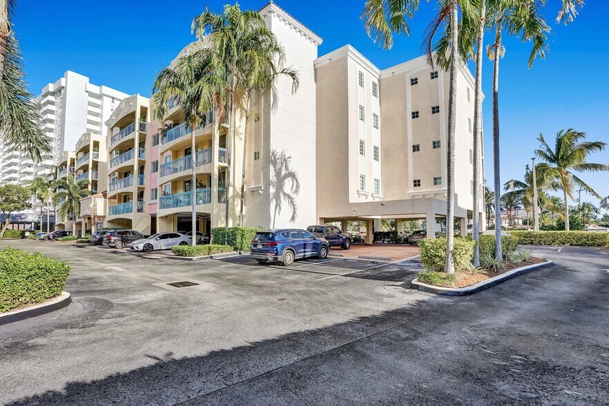 Building Photo - 201 Golden Isles Dr