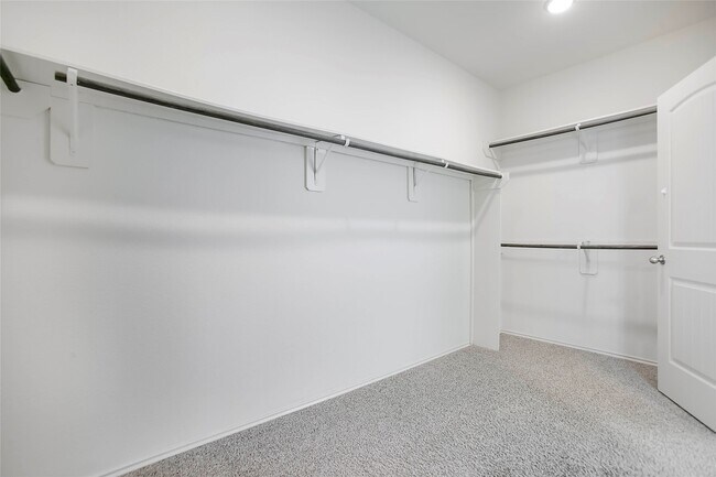 Building Photo - 166 Meadow Grove Dr