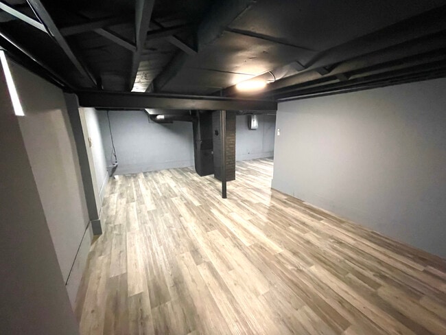 Building Photo - OAKWOOD ST