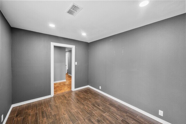 Building Photo - 10519 Fawnview Dr