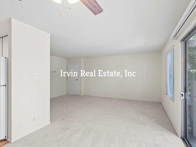 Building Photo - 2728 Oak Rd