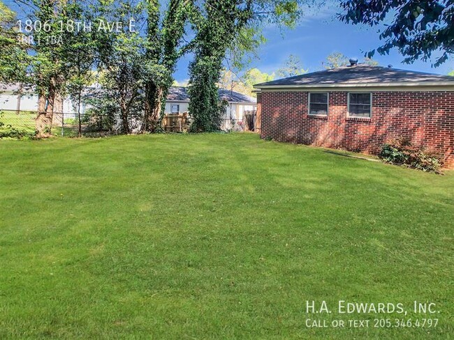 Building Photo - 1806 18th E Ave